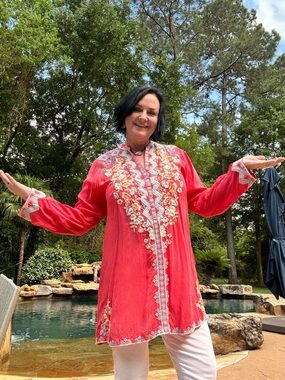 Women's Embroidered Coral Tunic Top (Johnny Was - size Large)